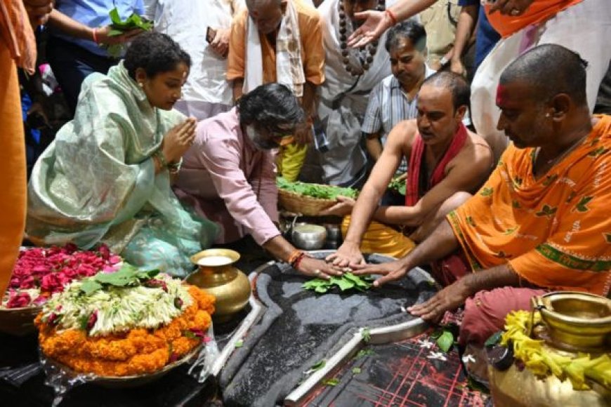 मुख्यमंत्री पत्नी संग पहुंचे बाबा के दरबार पूजा अर्चना कर माँगा आशीर्वाद