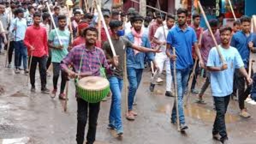 साहिबगंज के बरहरवा में लोग पुलिस के खिलाफ सड़क पर उतरे लोग, बाजारों को कराया बंद